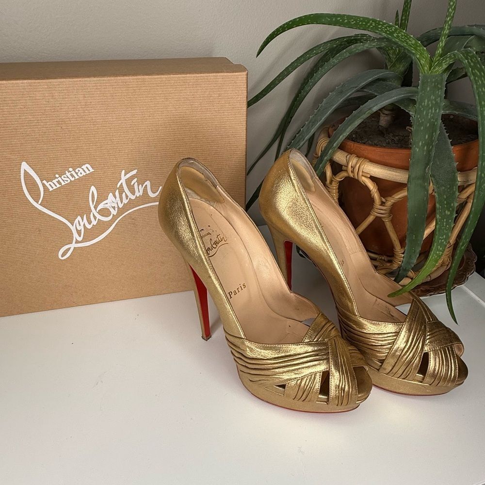 Christian Louboutin Aborina 150 Gold Lamé Platform Peep Toe Heels (Size 39.5)